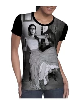 Frida Kahlo t-shirt sitting