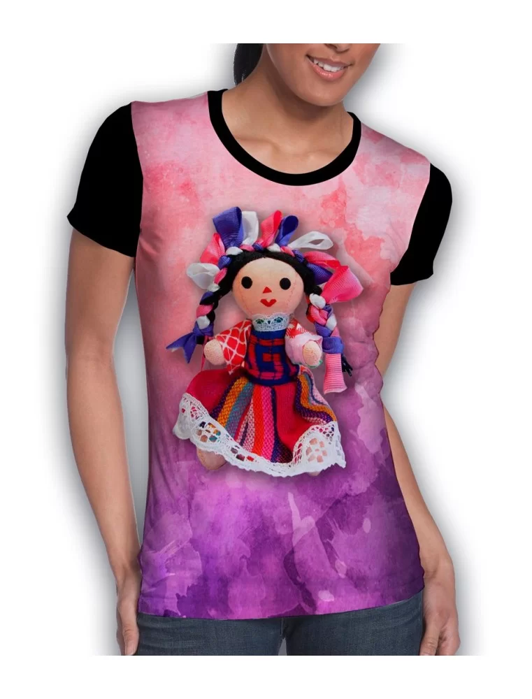 Playera de muñeca María con fondo de acuarela